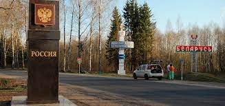 Выезд из беларуси в рф до ковида. Pryachutsya V Furah Platyat Moshennikam Chto Tvoritsya Na Granice S Belarusyu Autonews