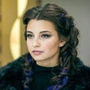 Swoje umiejętności sceniczne rozwijała na zajęciach aktorskich. Julia Wieniawa Narkiewicz Filmweb