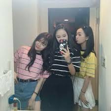 Disitu ada seluruh gambar serta video status story whatsapp sahabat kamu. Pin On Best Friend Photoshoot