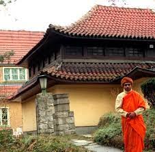 Das buddhistische haus in berlin frohnau. Dalai Lama Besuch Auf Den Spuren Buddhas In Berlin Welt