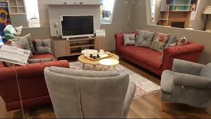 Aynı zamanda kiremit rengi, beyaz, siyah, bej, gri, kahverengi gibi renklerle de kombinlenebilir. Tarcin Rengi Koltuk Kombinleri Bellona Koltuk Takimi