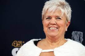 Mimie mathy, une des personnalités préférées des français, s'est confiée sur son désir de maternité dans une interview accordée à l'émission sept à huit dimanche 21 février. Mimie Mathy Fete Ses 64 Ans Et Revele Ses Secrets