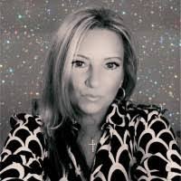 Karen Ash's Instagram, Twitter & Facebook