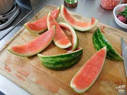 Slicing Up Watermelon For The Creamy Heart Soup Recipe From The Legend Of Zelda Breath Of The Wild Game Seri Cup Of Soup Legend Of Zelda Breath Legend Of Zelda