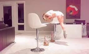 Atlara olan aşkı yüzünden at gibi koşup zıplayan kadın: Viral Videos Of Women Jumping Like Horses Is A Thing And It Will Infuriate You Or Fill Your Heart With Happiness Brobible
