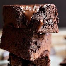 Molten Chocolate Cake Also Known As Lava Cake Is Such A Tasty Dessert That You Can Make In Ramekins Or E In 2020 Brownies Easy Brownies Recipe Easy Quick Easy Brownies