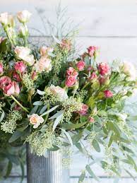 Different variations of fish bowl flower arrangements (facebook live video). How To Arrange Flowers 6 Diy Floral Arrangements Architectural Digest