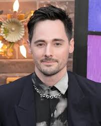 Awkward question. But does anybody else see thier personality traites  similar to Thomas Shelby?