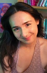 Gloria Freire's Instagram, Twitter & Facebook