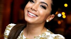 PRE-PA-RA: Filha de Isaac Azar, dono do Paris 6, faz festa de 15 com show  de Anitta