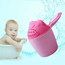 Other baby baths may use a kind of sling or hammock that holds the baby over the tub while you bathe them. Pink Kids Shampoo Rinse Cup Newborn Bath Shower Flusher Baby Bath Waterfall Rinser For Protecting Infant Eyes Baby Safety Equipment Shshoppingdasesquadrias Com Br
