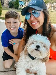 One month since my mom has been gone. I have been doing really good but  tonight I can't stop thinking about her and crying 😭 I'm still so sad and  I can't