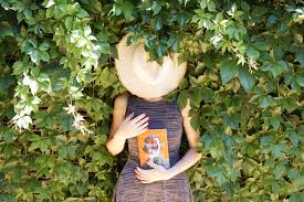 Serialul „prietena mea genială, bazat pe romanul elenei ferrante, are premiera la hbo românia video. Prietena Mea Geniala Elena Ferrante