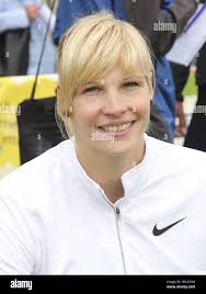 Discus throw female hi-res stock photography and images