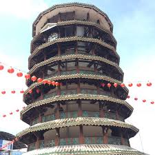 Kota indera kayangan, majlis perbandaran kangar, masjid lama arau, ruah tetamu kangar, stesen keretapi padang besar, jabatan imigresen malaysia, muzium kota kayang. Menara Pisa Condong