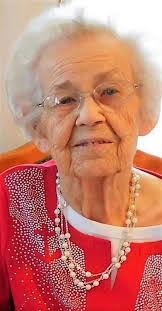 Elizabeth Hupp's Instagram, Twitter & Facebook