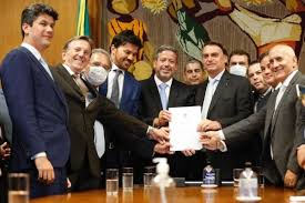 May 20, 2021 · o texto não define qual será o modelo de privatização, mas abre caminho para a venda dos correios ao liberar à iniciativa privada a operação de serviços que hoje são de monopólio da união. Privatizacao Dos Correios Esta Na Pauta Da Camara Desta Quinta Feira