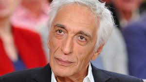 Photo : Tom Gaspar Darmon pose avec Franck Dubosc et son grand-père Gérard  Darmon sur le tournage de Bis.