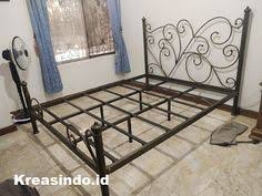 Jenis furniture ini dapat dibuat dari berbagai material seperti kayu atau besi. 25 Ide Ranjang Di 2021 Keranjang Keranjang Besi Minimalis
