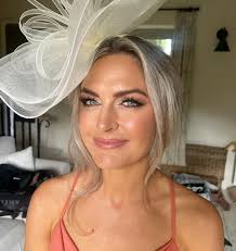 Wolf eyes 😍 Lovely morning up at @middletonlodge glamming 8 gorgeous  wedding guests. First time at this venue and it's truly stunning 💒  @rachjgalley forever one of my favourite faces to paint 🫶🏼😍