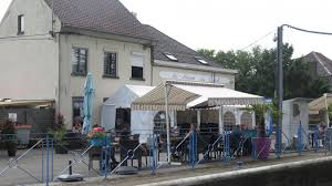 Guide de l'aidant & futur résident. Leers Nord Sur Ordre De La Justice La Maison Du Canal Ne Peut Plus Sortir Sa Terrasse