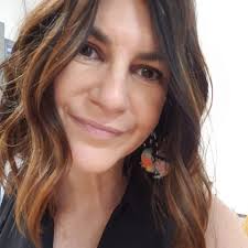 Experienced stylist for curly hair cut in Conway?