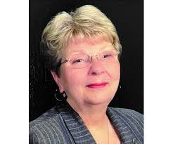 Andrea Lutes's Instagram, Twitter & Facebook