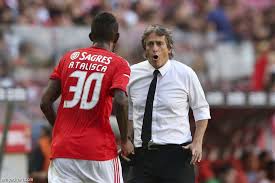 بيلعب فى مركز لاعب وسط, و لعب مع فريق نادى بنفيكا و نادى باهيا و منتخب البرازيل تحت 23 سنه لكره القدم و منتخب البرازيل تحت 20 سنه لكره القدم. ØªØ§Ù„ÙŠØ³ÙƒØ§ Ø§ÙƒØªØ´ÙÙ‡ Ø®ÙŠØ³ÙˆØ³ ÙˆÙ…ÙˆØ±ÙŠÙ†ÙŠÙˆ Ø­Ø§ÙˆÙ„ Ø¶Ù…Ù‡ ØµØ­ÙŠÙØ© Ø§Ù„Ø±ÙŠØ§Ø¶ÙŠØ©