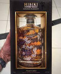 en begendigim japon harmanlarindan olan hibiki nin yas belirtilmeyen ekspresyonlari pek cok duty free de bulunabiliyor dun sabah istanbul a donerken mumbai hav