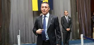 Maç sonunda da taraftarlarla beraber bekleyen koç, herhangi bir sorun yaşamadı. Ali Koc Kimdir Steemkr