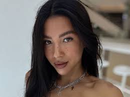 Mianoahr (25 YO woman) XXX hot live cam sex show - Chat and webcam sex  with Mianoahr