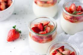 Kumpulan resep dan cara membuat puding. Resep Puding Sutra Topping Buah Dan Regal Untuk Penyemangat Hari