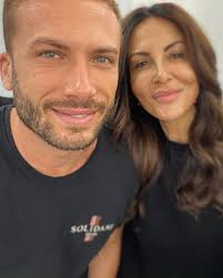 Già splende di suo ma con questa tonalità TOFFE NUT IL SUO Sanremo sarà  scintillante …✨siamo tutti con te Ti amo iamo @sabrina.ferilli.ufficiale ❤️  @solidani.prati