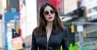Tv show host born in turkey #2. Defne Samyeli Den New York Pozlari