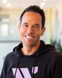 Damian Moon's Instagram, Twitter & Facebook