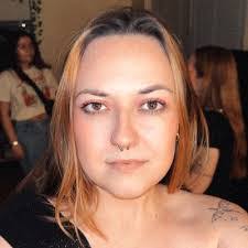 Bella Chapman's Instagram, Twitter & Facebook