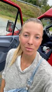 Hiii, My name is Femke, currently travelling in Norway (northern part) and  it's is getting cold (for a camperlife haha.) Soo I am looking for a place  to stay were I can