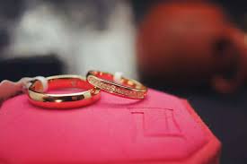 morning star 珠宝定制 简单并不容易看似简单的款式要把宽度弧度质感做到恰到好处其实一点也不简单我们用心为情侣们打造专属的情侣钻石对戒