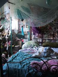 Known for being perfectly brash, colorful and clashing, the boho bedroom can combine as many prints and textures as your heart desires. Pin On Savannah S Room