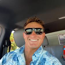 What could be causing a Mercruiser 5.7 Sterndrive engine to have trouble  firing up after warming up?