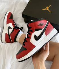 Jordan 1 Mid Chicago Toe In 2020 Jordan Shoes Girls Sneakers Fashion Nike Air Shoes