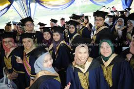 Isi rumah berpendapatan bawah rm2,500. Istiadat Konvokesyen Universiti Teknologi Mara Ke 88