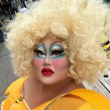 Kim Chi's Instagram, Twitter & Facebook