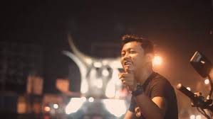 Denny cagur senang melihat respon positif netizen terhadap cerita hidupnya. Lirik Lagu Denny Caknan Kartonyono Medot Janji Dan Artinya Layarlirik