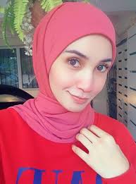 De la wikipedia, enciclopedia liberă. Lepas Setahun Berdepan Kontroversi Izreen Azminda Akui Masih Dikecam Netizen Tapi Syukur Tak Dipulau Keluarga Rakan Rakan Hijabista