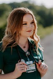 🎉 SNEAK PEEK! 🎉 2020 SENIORS!! It is not too early to start booking your  senior sessions. Don't wait too long becuase I can't guarantee I will be  available. So excited that