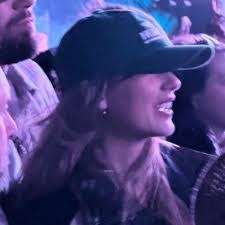 Candice Bragg's Instagram, Twitter & Facebook