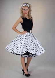 Susses Edles Mehrteiliges Petticoatkleid Im Rockabilly Stil Schwarzes Schulterbedecktes Top Zum Tellerrock In Weiss M Moda Retro Conselhos De Moda Moda Anos 60