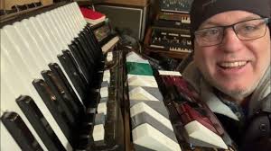 1974 Farfisa Cordovox Demo and Sounds including a look inside. CG-6, CXG,  CXA.