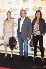 Joan manuel serrat's wife candela tiffon attends the ceremony of doctor honoris causa degree from pompeu fabra university to joan manuel serrat on. Premios De La Musica Jms Junto A Su Esposa Y Candela Serrat Musica Premios